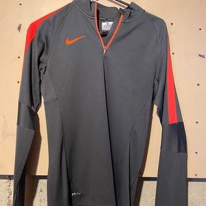 Women’s NIKE extra small loose fitting pull over